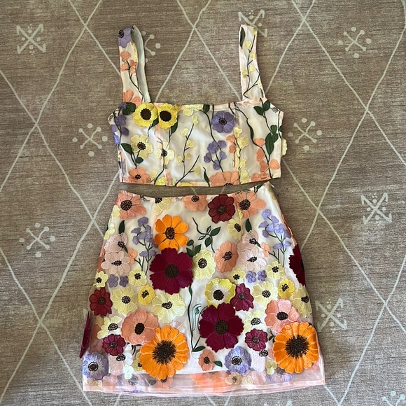 Finesse Floral Appliqué Two Piece Set - Perfect Taylor Swift Eras Tour Outfit! - Picture 4 of 6